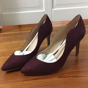 NWT Kelly & Katie Davonna Pump in Burgundy